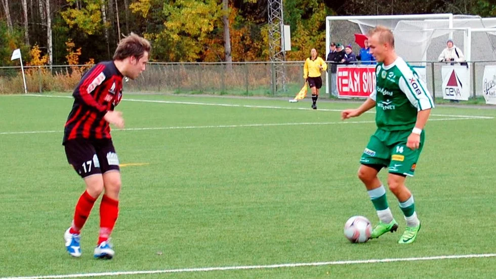 Andreas Engström gjorde sin kanske bästa säsong 2009 när han var med och spelade upp Boden i division 1. I näst sista omgången mot Robertsfors, när laget säkrade avancemanget, gjorde bolltrollaren två mål.
