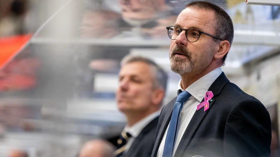 Tommy Samuelsson, huvudtränare i HV71, hoppas på första trepoängaren när laget möter Skellefteå AIK. 