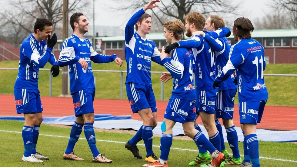 Skäl att jubla. IFK Luleå vann över Enskede på stopptid. Säsongens första seger är i hamn.