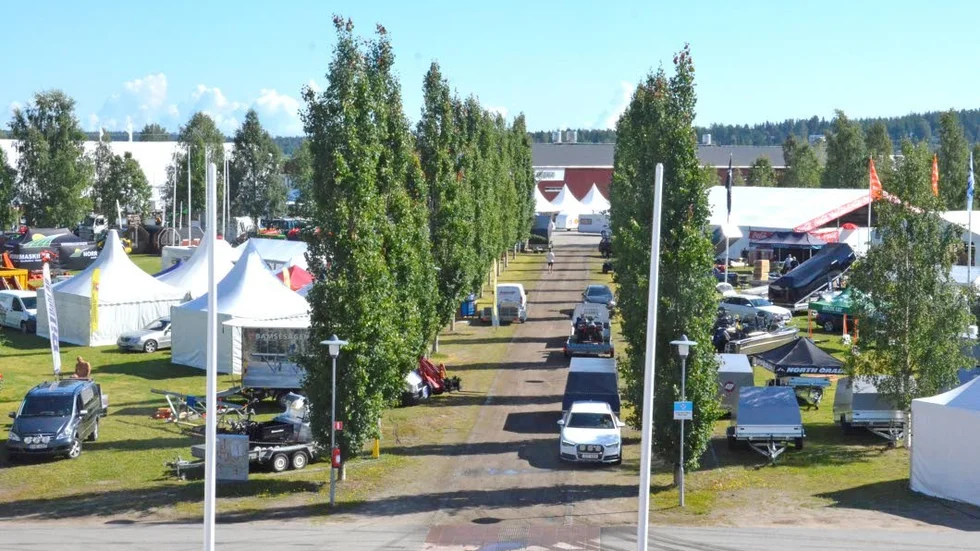 Sista rycket. Utställarna jobbar in i det sista med att fylla sina montrar och mässområdet tar form.