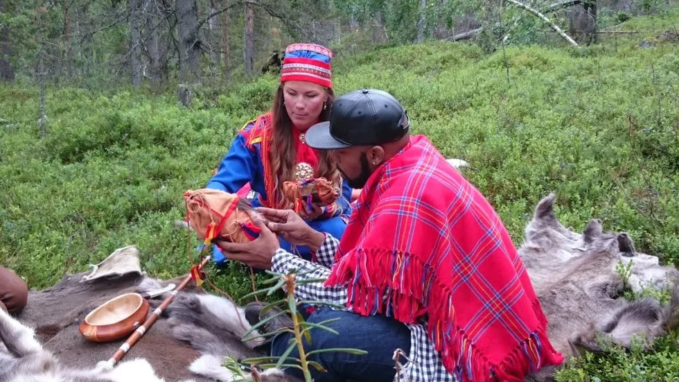 Upplevelse. Vid Polcirkeln berättade Anna Kuhmunen, Silbasiida, om den samiska kulturen för fotografen Michael Antonio.