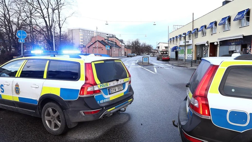 Mordbrandsmisstänkt. En 25-årig man häktades på måndagen misstänkt för att ha försökt sätta eld på en stuga på Pite havsbad.