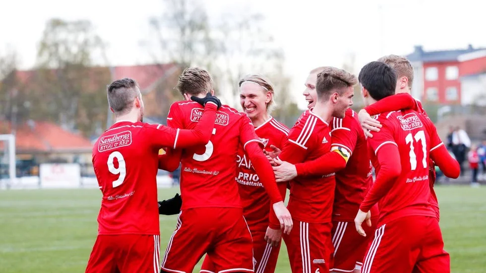 Jubel. Nykomlingen IFK Kalix går som tåget i division 3.