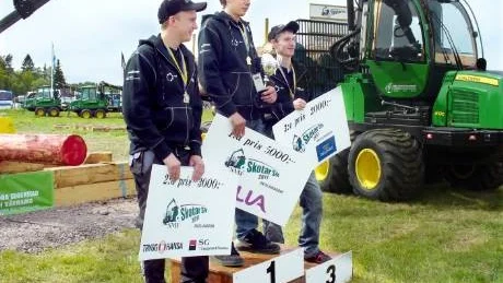 HÖGST UPP. Emil Ruona, Kalix Naturbruksgymnasium, fick kliva högst upp på pallen efter att ha vunnit Skotar-SM för skolungdom.