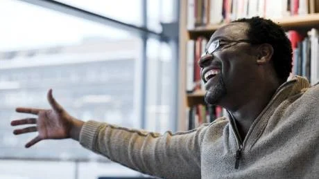 SMÅLÄNNING. Cletus Nelson Nwadike har gett ut fem diktsamlingar på svenska. Den senaste kom i fjol och heter Tankar ur ett lejons gap.