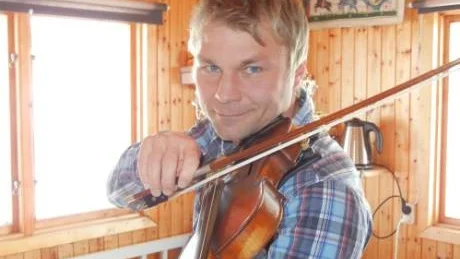 FELA. I sommar utnämndes Daniel Wikslund till den fjärde och yngste riksspelmannen i Norrbotten. Titeln lyder: riksspelman för norrbottnisk folkmusik på fiol.
