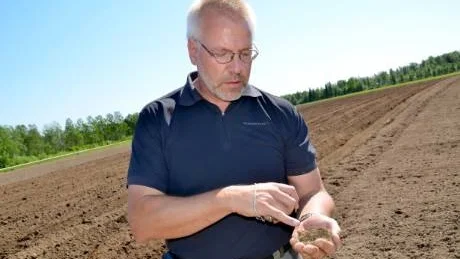 HAR FEL. Doktor Kristofer Vamling, Plant science, menar att Greenpeace har fel i sina argument. "De saknar kunskap, gödsel har flera gånger mer av antibiotikaresistenta ämnen än Amfloran", säger han.