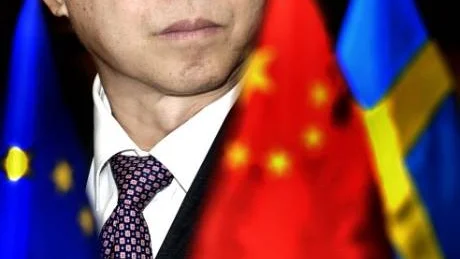 STORA AFFÖRSMÖJLIGHETER. "Kontakta oss så förmedlar vi bra affärskontakter i Kina", säger ambassadör Chen Mingming. Foto: Håkan Gidlöw