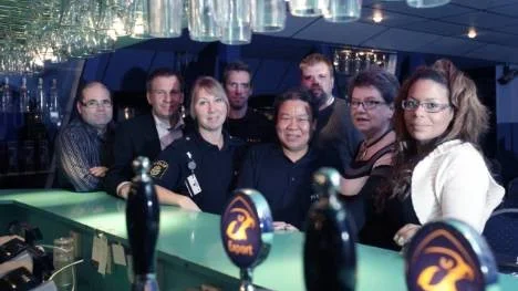 De vill få en bättre krogmiljö med förenade krafter.  Från vänster: Roger Isaksson, Valdino, Robert Sjölund, Pite havsbad och Piteå Stadshotell, Sara Malm, områdespolis, Jonas Sköld, yttre befäl, Li Yang Chin, Pentryt, Örjan Wallon, Pentryt, Ingbritt Dahlquist, Piteå kommun och Mia Lidman, Kalles Krog.
