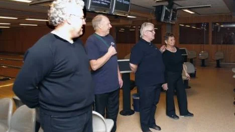 Mikael Karlsson, Norrbottens Bowlingförbund, Erik Bergsten, Älvsby HMK, Ing-Mari Billgren, Svenska Bowlingförbundet och Sigrid Skoglund, Älvsbyns HMK hälsade de 32 tävlande välkomna.