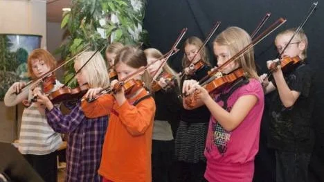 De duktiga fiolspelande barnen från Kulturskolan framförde flera låtar.
