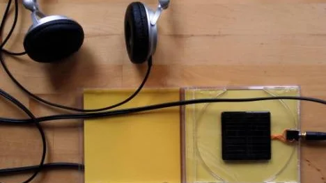 Mats Björk har skapat ljudverket "Sound of the sun", där solens strålar omvandlas till en minimalistisk komposition med en tongenerator.