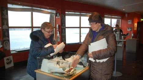 Utställningen av Sören Dahlbergs fotografier blev en av det mest välbesökta utställningar som visats på Silvermuseet i Arjeplog. En utställning som har varit till glädje för många människor som har hittat bilder av sina nära och kära.