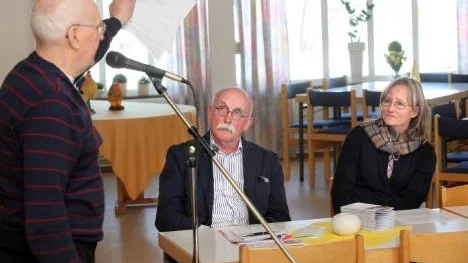 Kyrkorådets ordförande Karl-Erik Nyström (S) och kyrkoherden Maria Berg fick kritik för att de inte informerat medlemmarna tillräckligt efter sammanslagningen.