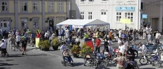 Mopednostalgiker tog över torget