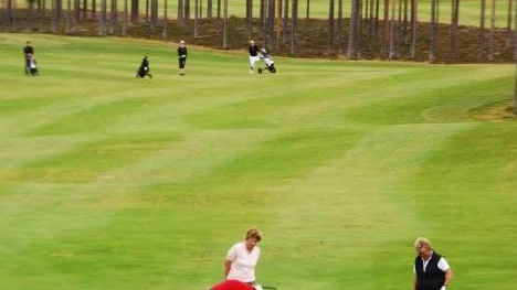 Damernas i Arvidsjaur är en populär golftävling. Här spelas det nionde hålet.