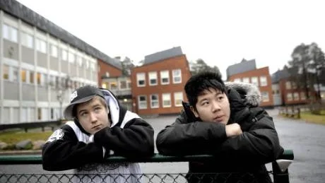 DÅLIGT BESLUT. Sean Liu går i åttan och tycker inte att det spelar någon större roll att skolan ska läggas ned men kompisen Alex Johansson i nian är inte så glad. Han har gått på skolan sedan han var sex år och trivs. "Jag tycker att det är ett dåligt beslut. Bergviksskolan är en bra skola", säger han.