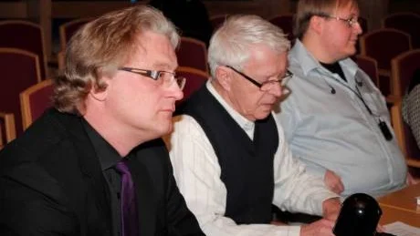 RESERVATION. Carl-Otto Gählman, (Oberoende) Rune Sundqvist (KXP) och Andreas Strömbäck, (KD) samt MP reserverade sig mot avtalet. Foto: Britt-Louise Spets