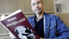 Bo Renberg har skrivit om den dövblinda Helen Keller som vid sju års ålder fick ett språk, tack vare lärarinnan Anne Sullivan.