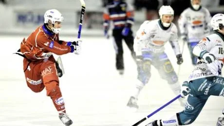 Målskytt. Michail Zalataev stod för två mål mot Hammarby. Men det hjälpte inte hemmalaget som            förlorade med 3-5 och nu ligger under strecket. Det var Kalix sjunde raka förlust. Foto: Thord Nilsson