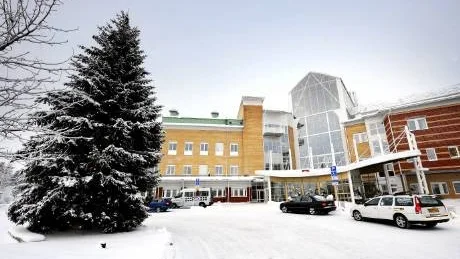 DÅLIG ARBETSMILJÖ. På avdelning 43 på Sunderby sjukhus har ett akut- och samtalsrum gjorts om till patientrum med påföljd att det är trångt och svårt för vårdpersonalen att jobba på ett riktigt sätt.