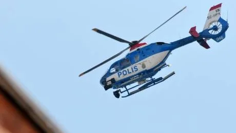 BEHÖVS. Norrland behöver en polishelikopter och författarna av debattinlägget gör därför tummen ned för det förslag som vill flytta den enda maskinen till Malmö.Foto: Johan Nilsson/SCANPIX