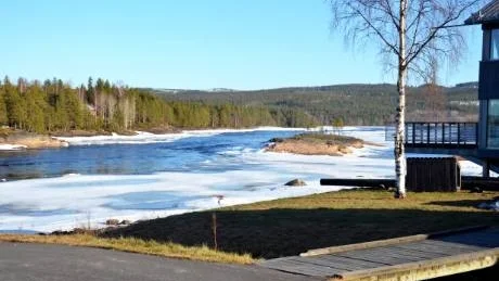 NYA TAG. De nya ägarna till restaurangen vid Kattilakoski i Torneälven lovar mer mat och fler aktiviteter.