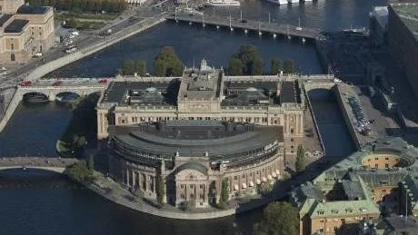 POLITIKERNAS FÖRSÖRJNINGSSTÖD ÖKAR. Det är inte jobbcoacherna det är fel på, det är inkomstgarantin.
