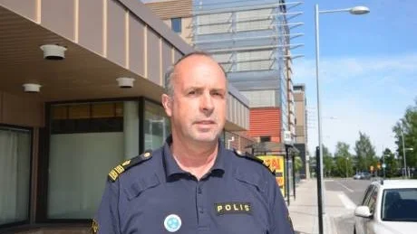 TRAGISKT. Mikael Norén, länsvakthavande befäl berättar om midsommarhelgens tragiska fyrhjulingsolyckor samt övrig aktivitet under midsommarhelgen.