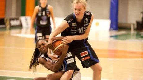 FIGHTER. Allis Nyström spelade 17 minuter och kvitterar ut ett godkänt betyg.