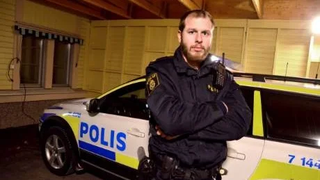 HANN UNDAN. Den misstänkte mannen hann undan trots en intensiv polisinsats. "Att råna gamla försvarslösa människor är det lägsta man kan göra", säger Andreas Hedlund, Övertorneåpolisen.