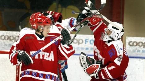 Markus Ottosson har gjort en stark säsong i Piteås målbur, även om det blev sex insläpp senast. Markus räknar med full huggning i allettan. "Ja, men vi ska ta oss till play off. Det är ett minimikrav, om vi inte klarar det är säsongen misslyckad" säger han.