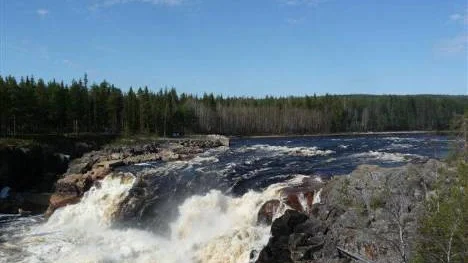 Hans Kvistvall, Öjebyn, har varit på besök i Tornedalen och har skickat den här bilden från Jockfallet.