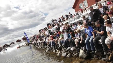 En stor publik följde lördagens skotertävlingar på vattnet i Piteås Södrahamn.