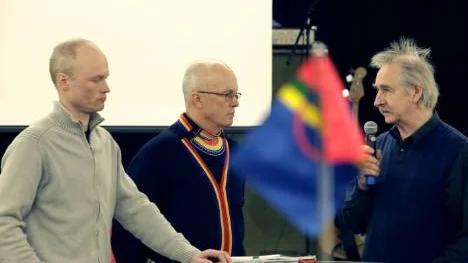 Debatten om vindkraftens och Norrbotniabanans påverkan på rennäringen i Piteå blev rumphuggen. Patrik Lundgren, Östra Kikkejaure sameby, och Carl-Gustaf Lundgren, Sametinget, hade hoppats få möta kommunalrådet Peter Roslund, men från kommunens sida kom Per Lidström, som ansvarar för planfrågor.
