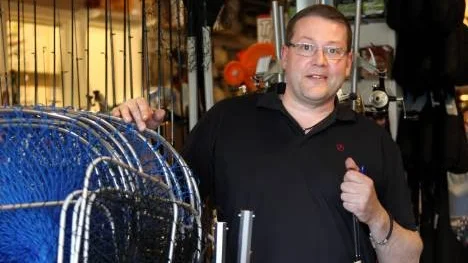 Tommy Nyman på Nymans Fiske tycker att förbudet för fritidsfiskare att sälja fisk fångad i havet är ganska bra. Att lägga nät på våren när gäddan leker på ett begränsat område är kanske inte så smart i längden.