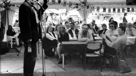 Här släppte Lasse Eriksson lös sitt väloljade pratorgan, sjöng och berättade under PDOL 1991. (Arkivbild)