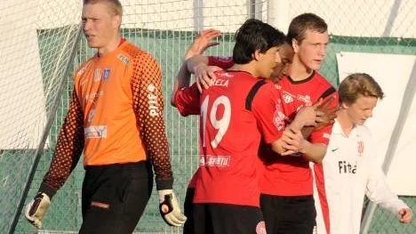 Det blev en trist kväll för Piteås målvakt Richard Nordlund och hans lagkamrater. Storstryk i sista vårmatchen borta mot Skellefteå och förmodligen adjöss till toppstriden i fotbollstvåan.