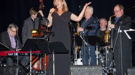 Meta Roos hyllar Jazzdrottningen Ella Fitzgerald tillsammans med Kjell Öhman och Norrland Big Band.