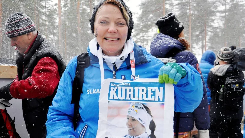 Guldmor. Lena Kalla, mor till Charlotte, var mer än nöjd att Kuriren ordnat löpsedlar dagen till ära.