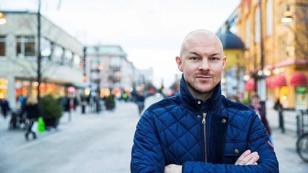 På is. I dagsläget ligger Henriksson lågt med tränarkarriären.