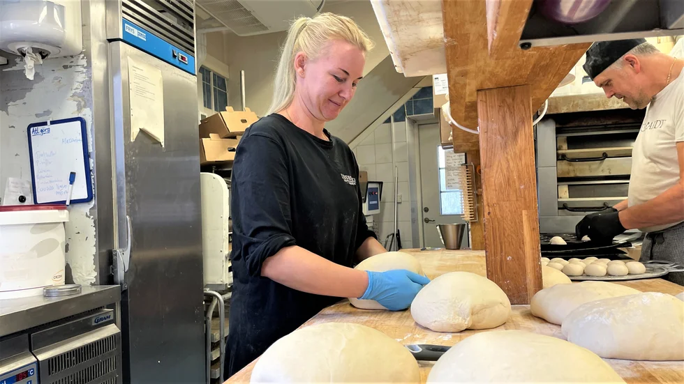 Marina Golovchenko bakar mycket hemma i Ukraina. Nu bakar hon professionellt på Lindbergs stenugnsbageri i Östhammar. 