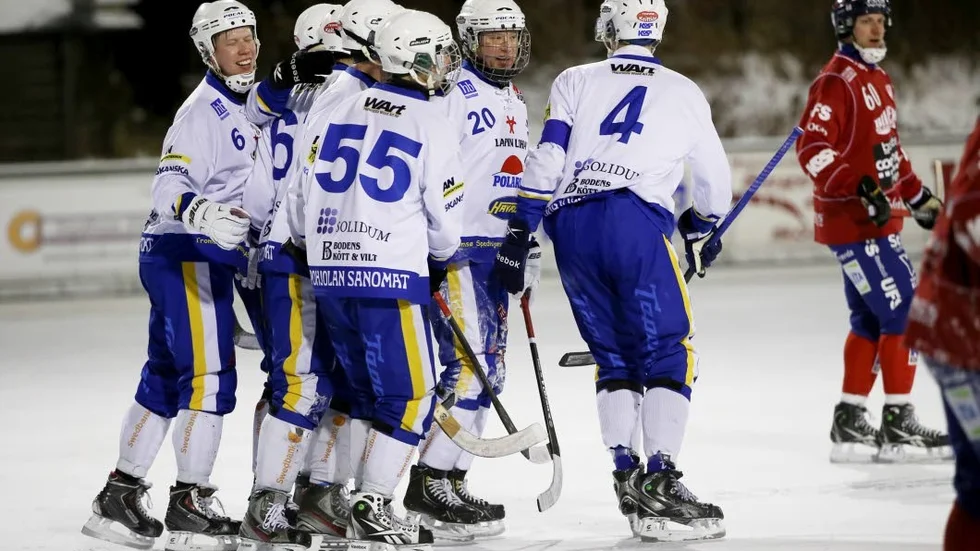 Seger. Ht avslutade säsongen med seger.