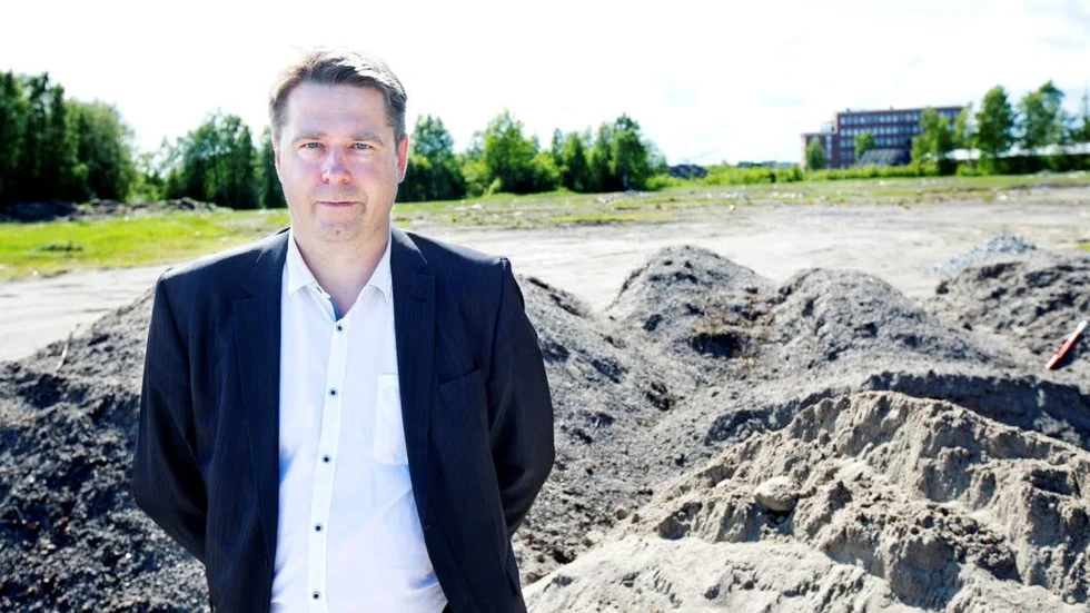 Slutar. Samhällsbyggnadschefen Thomas Sundqvist har sagt upp sig. Den 31 augusti lämnar han tjänsten för nya uppdrag. "Jag känner att det är viktigt att ta det steget för att utvecklas", säger hon.