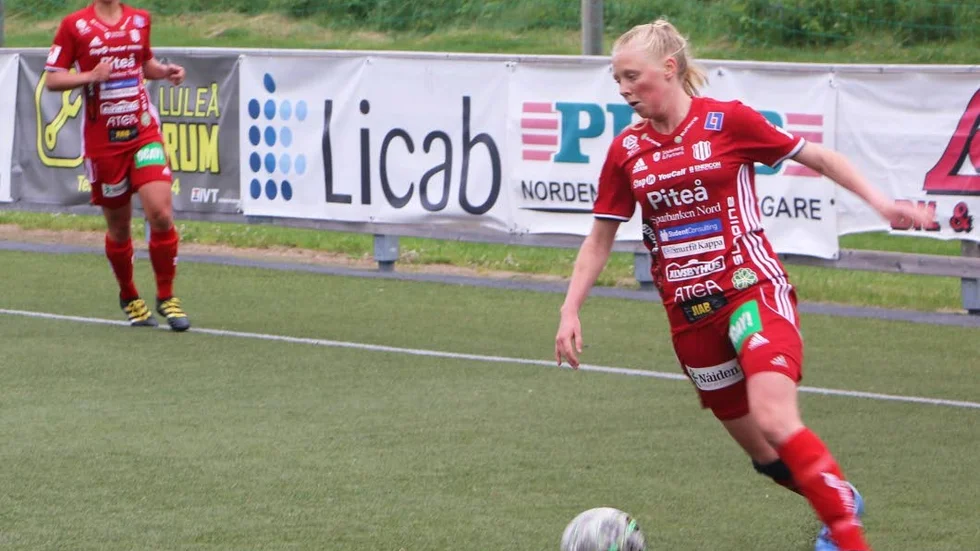 KONTROLL. Elin Bragnum prickade in 1 och 2–0-målet när PIF vann mot Alvik i COOP-cupen borta.
