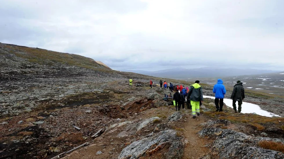Guidning. Maria Söderberg är med och arrangerar visningar vid Nasafjäll. Hon tror att det kan bli en turistattraktion, men berättelsen om silvret behöver förnyas.