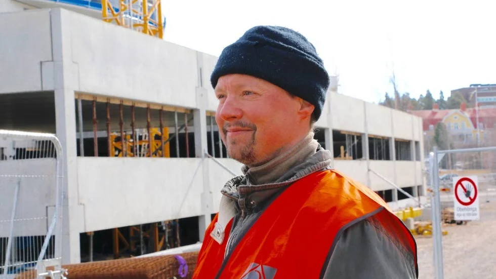 Välgrundad. Kristoffer Persson är snickare vid NCC som bygger Stadstornet. Han anser att strejken är välgrundad.