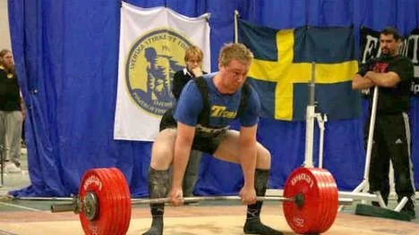 Foto: Fredrik Gradin Andreas Pahkamaa, Öjebyn, lyfte tungt vid serietävlingen i Öjebyn.