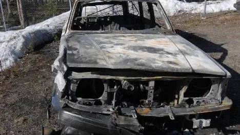 Natten till i går var det dags för ännu en vad man tror anlagd brand i  Arvidsjaur.  Den här gången var det den här uppställda Volvo-personbilen tillhörande Arvidsjaur räddningstjänst som eldhärjades och totalförstördes.