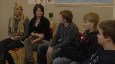 Lärorikt om hälsa. Isabella Jonsson, till vänster och Susanne Tengman, från omvårdnadsprogrammet på Sandbackaskolan, lärde Fridhemseleverna, Erik Holmström, Daniel Israelsson och Henrik Jakobsson mer om förkylningar.